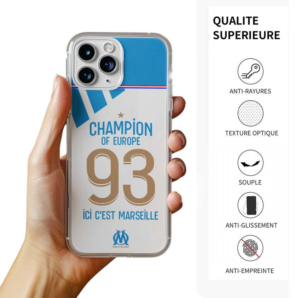 Liste des avantages de la coque OM 93 : anti-rayures, texture optique, souple et anti-glissement