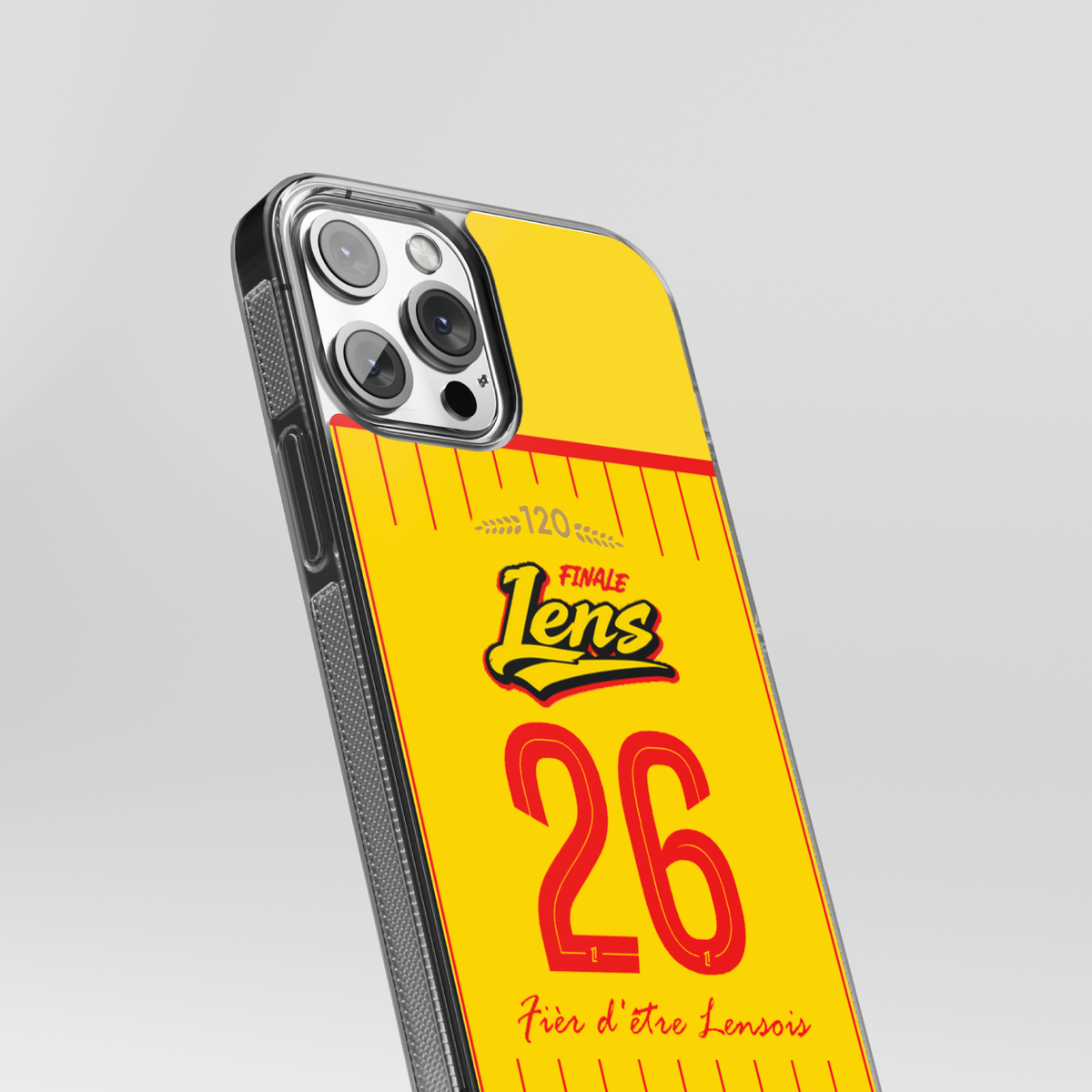 Coque Lens Finale 2026, gros plan en biais sur le motif jaune et rouge et les bords transparents.