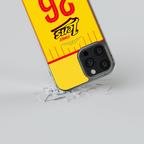 Coque Lens Finale 2026, mise en scène d’un impact sur un angle du téléphone.