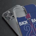 Coque Paris Back 2 Back 2026, détail de la découpe pour l’appareil photo et du motif à deux étoiles.